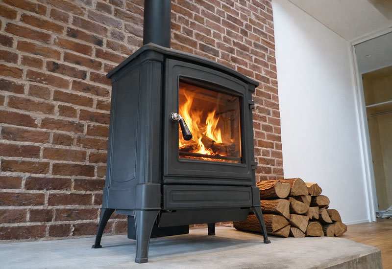 炎の温もりを体感する「実演・体験」